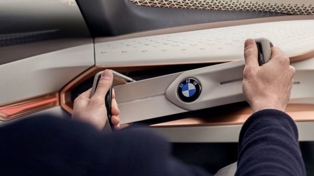 BMW quer desenvolver um volante semelhante ao Yoke da Tesla