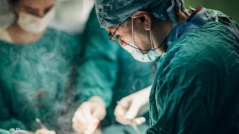 Cirurgiões transplantaram rins de porco para paciente em morte cerebral