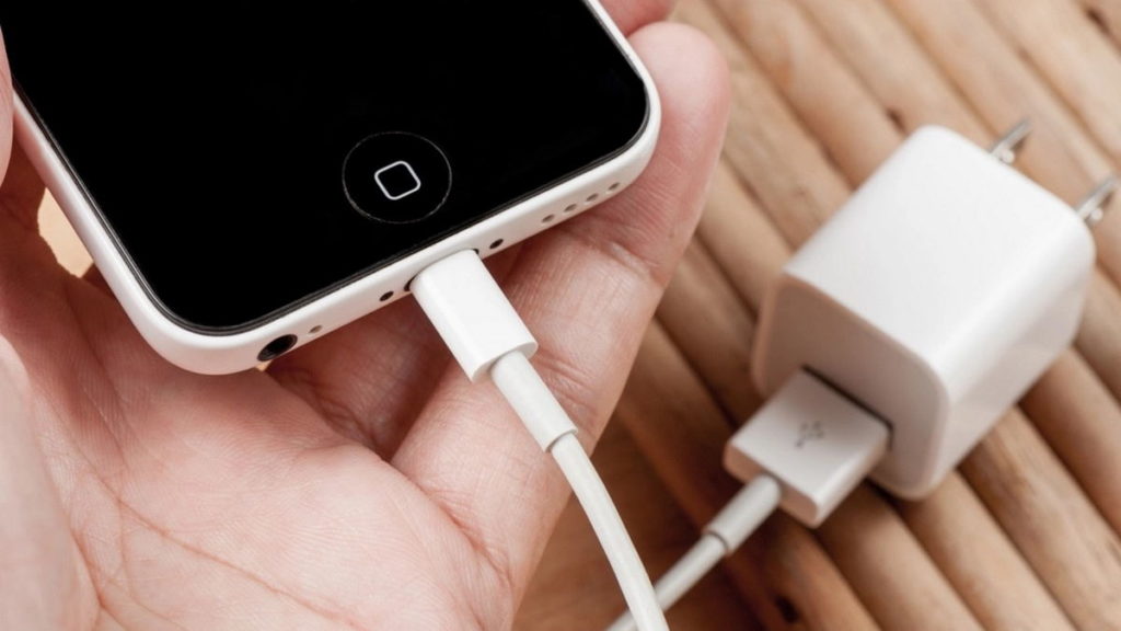 Carregador universal para smartphones na Europa pode chegar ainda este ano