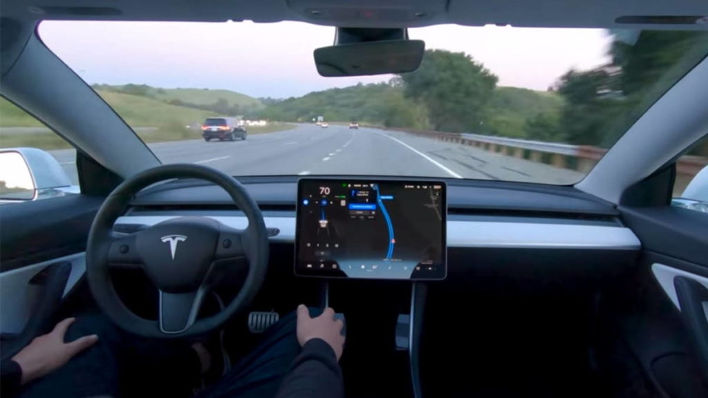 Tesla vai ter de recolher 54 mil carros elétricos por funcionalidade do Full Self-Driving