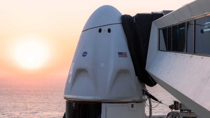 Crew Dragon SpaceX cápsula espaço Elon Musk
