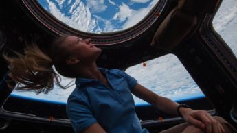 Imagem mulher astronauta na ISS