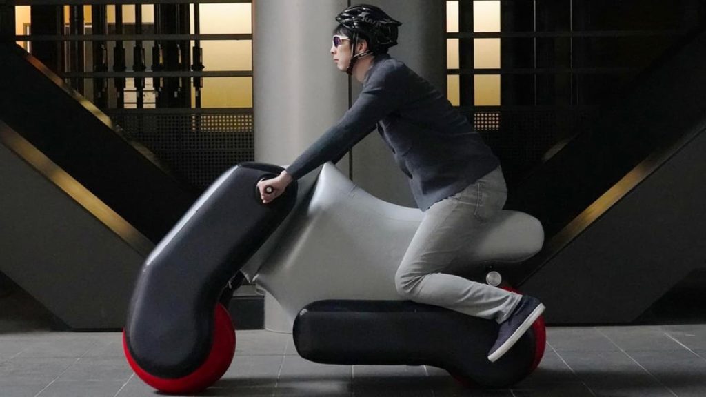 Poimo, a sua moto insuflável elétrica que pode transportar na mochila