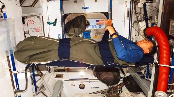 Image beds in space inside the ISS