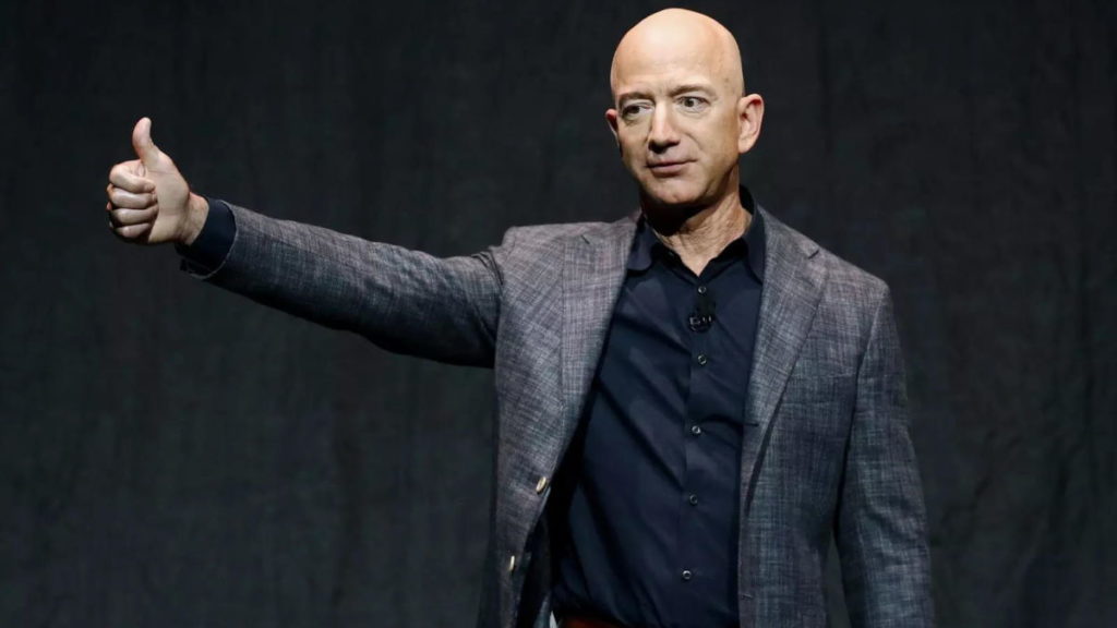 Jeff Bezos, o eterno rival de Elon Musk, já comentou a compra do Twitter