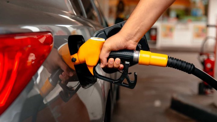 Última hora: Combustíveis vão baixar 20 cêntimos por litro segunda-feira
