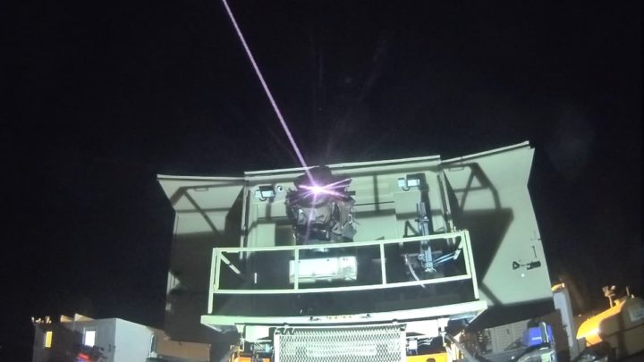 Imagem disparo de lasers para abater mísseis contra Israel