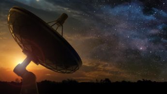 Ilustração de antena que transmite mensagens interestelares para conversar com extraterrestres