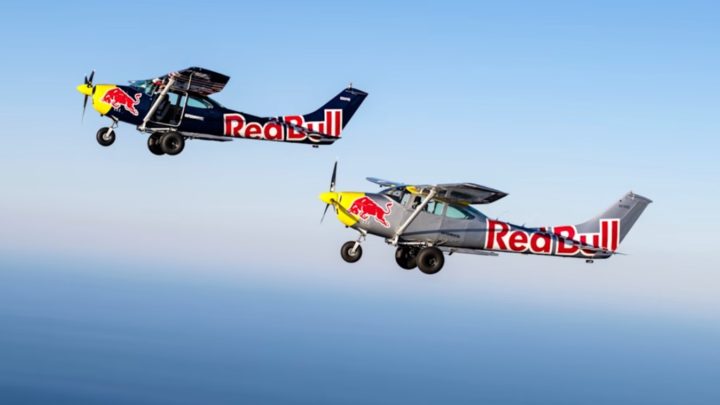 Plane Swap 2022: Dois pilotos tentaram trocar de avião no ar