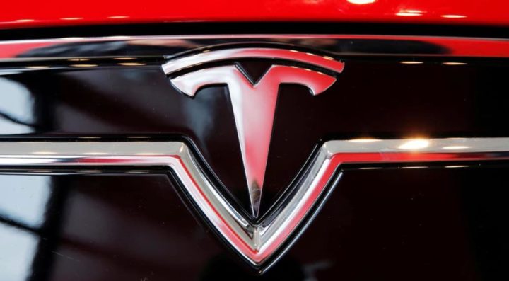 Fotos de carro misterioso revelam o novo Tesla Model 3 mais acessível?