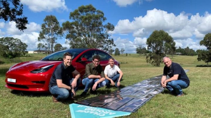 Equipa de australianos que viajará num Tesla alimentado por painéis solares