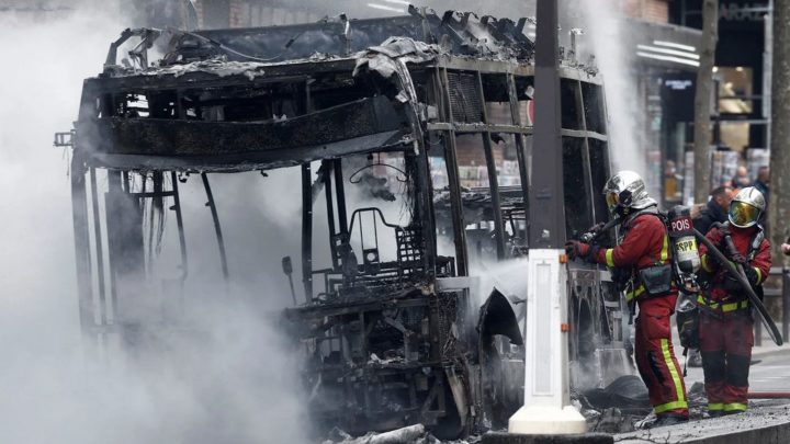 Autocarros elétricos são retirados de circulação em Paris depois de incêndios sem explicação