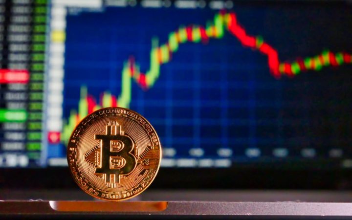 Criptomoeda Bitcoin desvaloriza a primeira vez em 2023