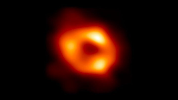 Imagem Sagittarius A* o buraco negro da Via Láctea