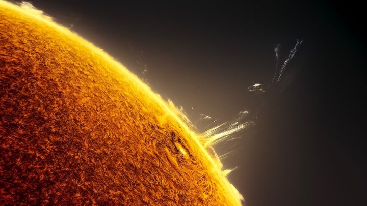 Imagem de uma erupção do Sol