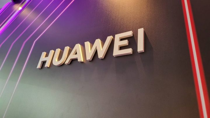 Huawei apresenta novo dobrável e ainda wearables incluindo a Huawei S-TAG