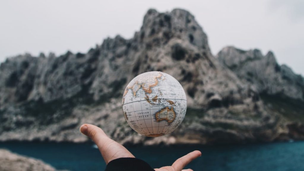 É possível viajar sem gastar muito! Aprenda a encontrar os melhores voos