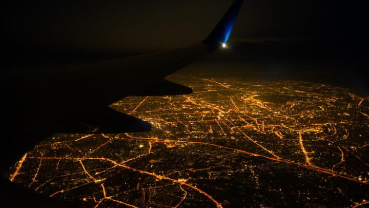 Avião à noite