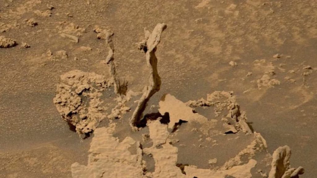 Rover Curiosity da NASA descobriu formas bizarras em Marte