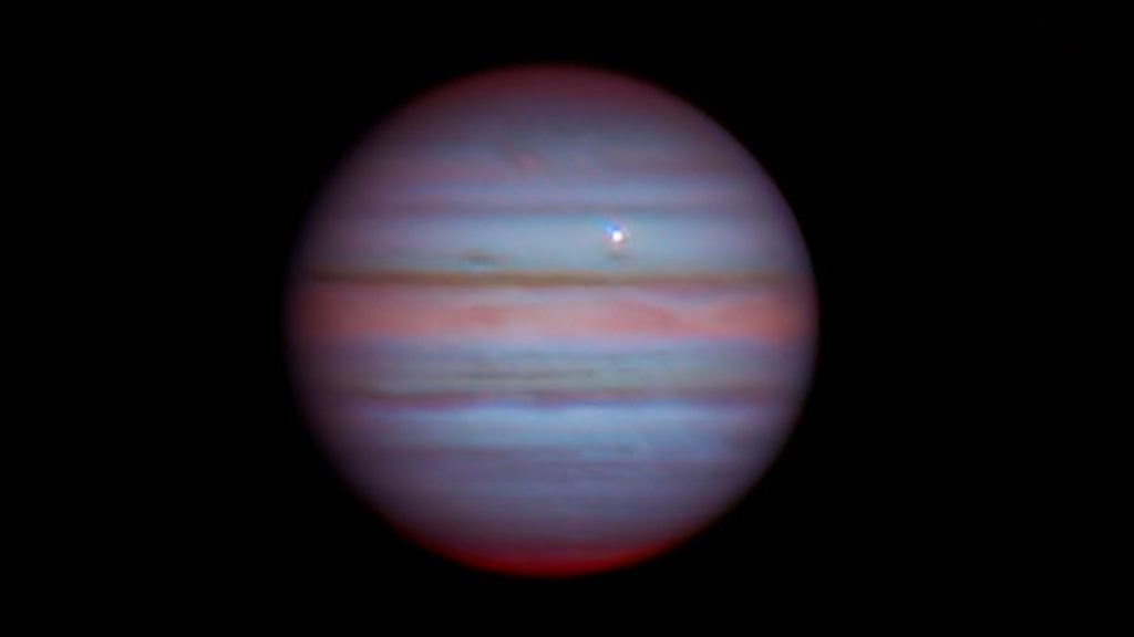 Júpiter foi atingido por algo tão grande que provocou a maior explosão deste século (vídeo)