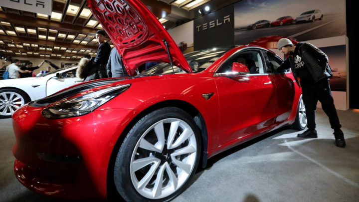 Tesla Elon Musk trabalho funcionários caos