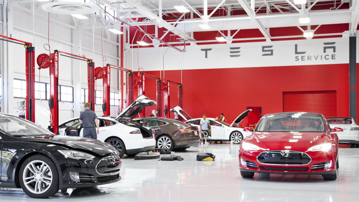 Tesla está a enviar funcionários não treinados para reparar os carros avariados