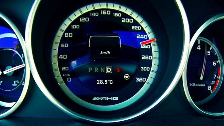 Carro usado? Saiba como descobrir se os quilómetros foram martelados