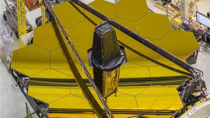 Imagens dos espelhos do James Webb. O telescópio espacial foi atingido e tem um dano permanente