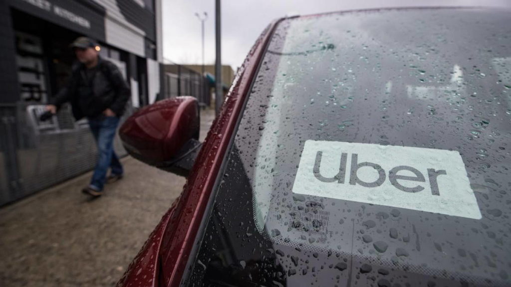 Falso motorista da Uber acusado de roubar $223.000 em criptomoeda a passageiros