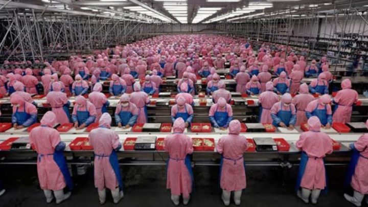 Imagem de uma fábrica de smartphones da Apple na China