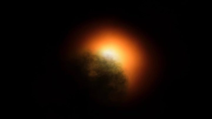 Ilustração da poeira resultante da explosão que ofuscou a luz da estrela