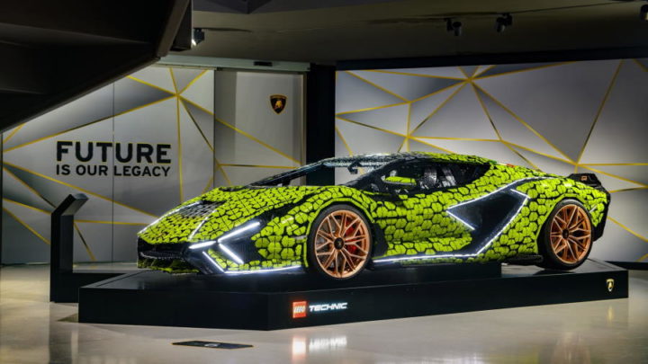 Impressionante: Lamborghini à escala real com 400.000  peças Lego