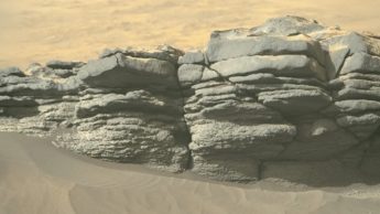 Imagem de Marte com rochas esverdeadas