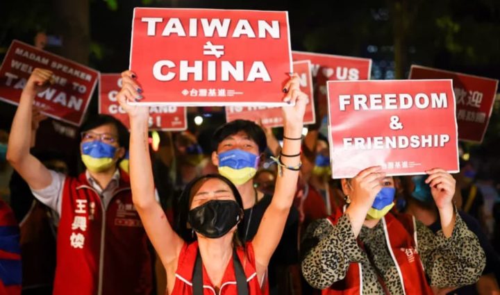 EUA: Porta-aviões e outras unidades de guerra perto de Taiwan