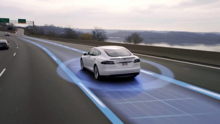 Tesla condução autónoma Califórnia publicidade