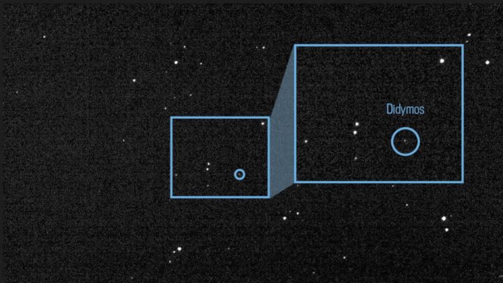 Imagem da NASA do asteroide Didymos e da sua lua em órbita Dimorphos