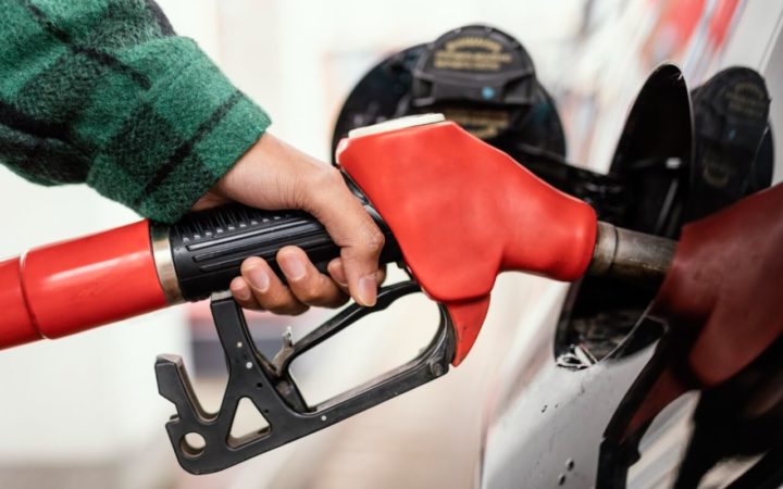 Descubre qué coches consumen menos gasolina