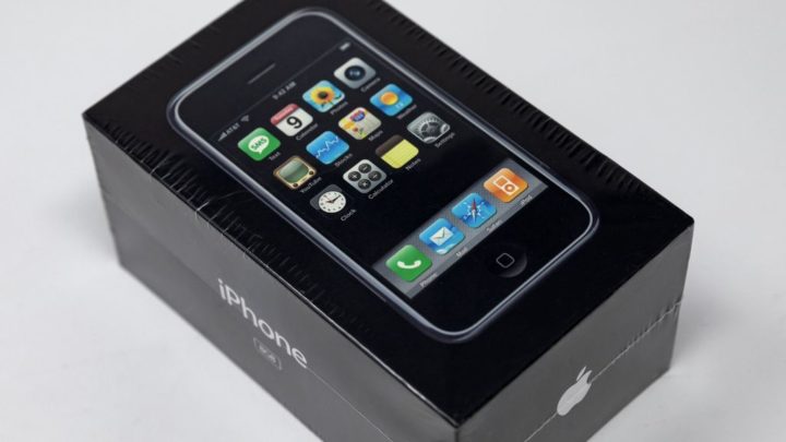 O primeiro iPhone da Apple foi vendido em leilão por mais de 39 mil dólares