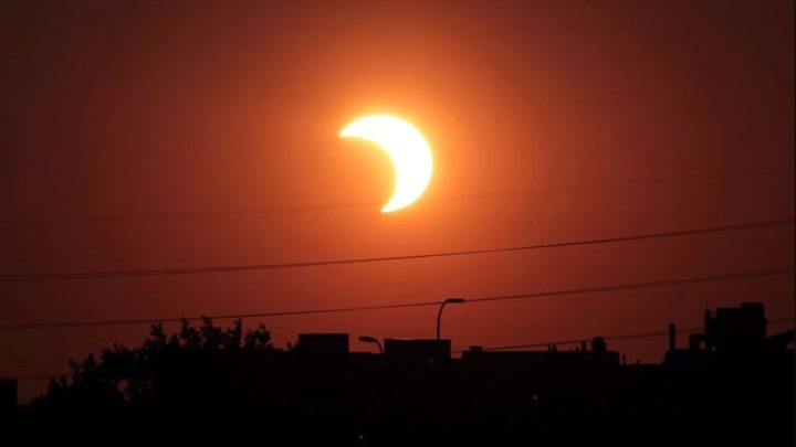 Eclipse parcial do Sol visível esta terça-feira (se o tempo permitir)
