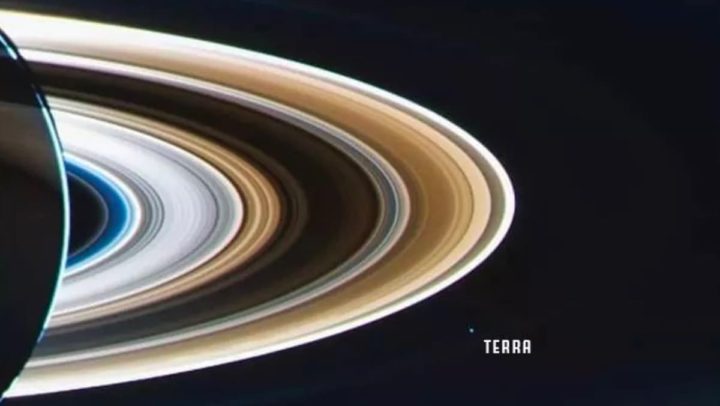 Imagem da Terra vista de Saturno