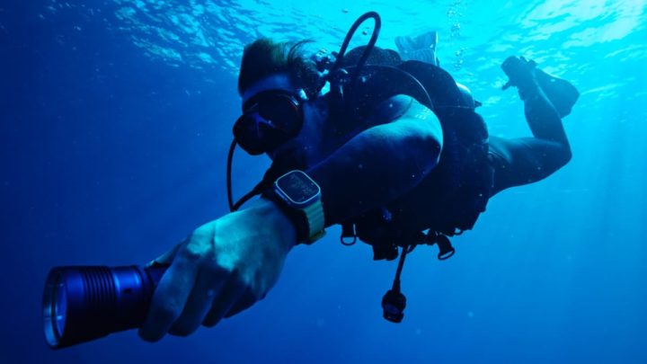 Imagem Apple Watch Ultra com a app Oceanic+ para mergulho