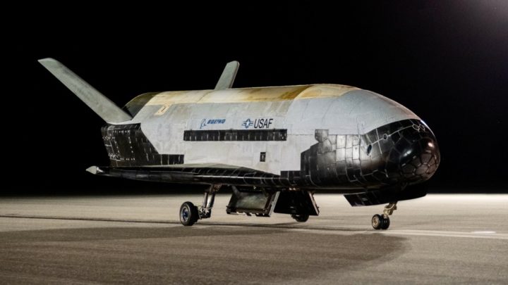 Drone X-37B militar dos EUA já regressou à Terra (908 dias em órbita)