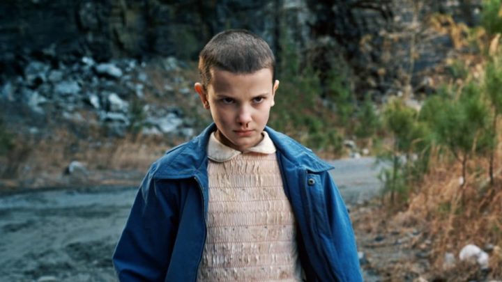 Eleven, da série Stranger Things, interpretada por Millie Bobby Brown