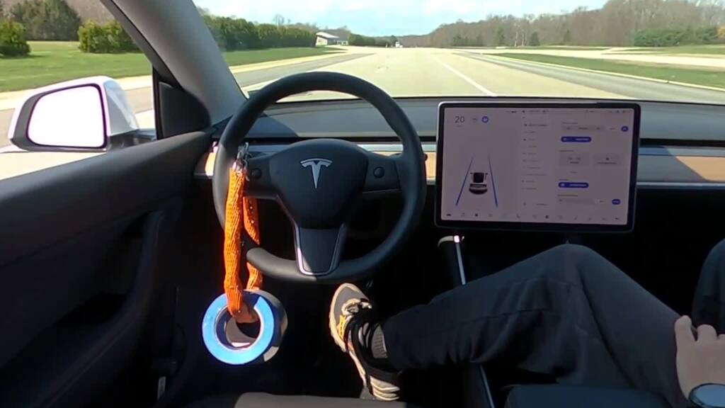 Tesla AutoPilot condutor enganar carros