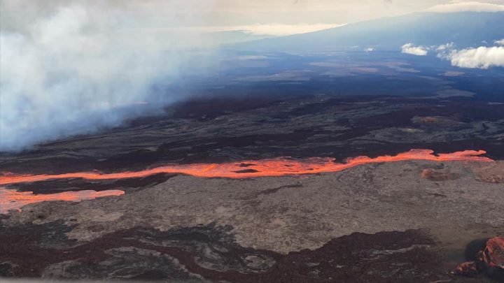 Vulcão Mauna Loa, no Havai, entrou em erupção