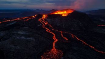 Vulcão Mauna Loa, no Havai, entrou em erupção