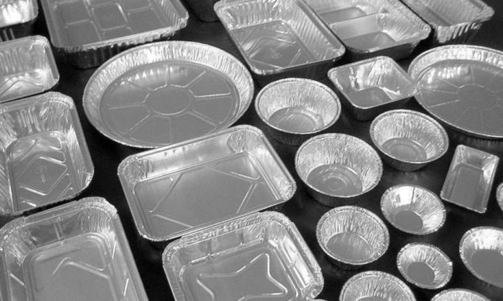 Embalagens de alumínio para takeaway passam a custar 30 cêntimos