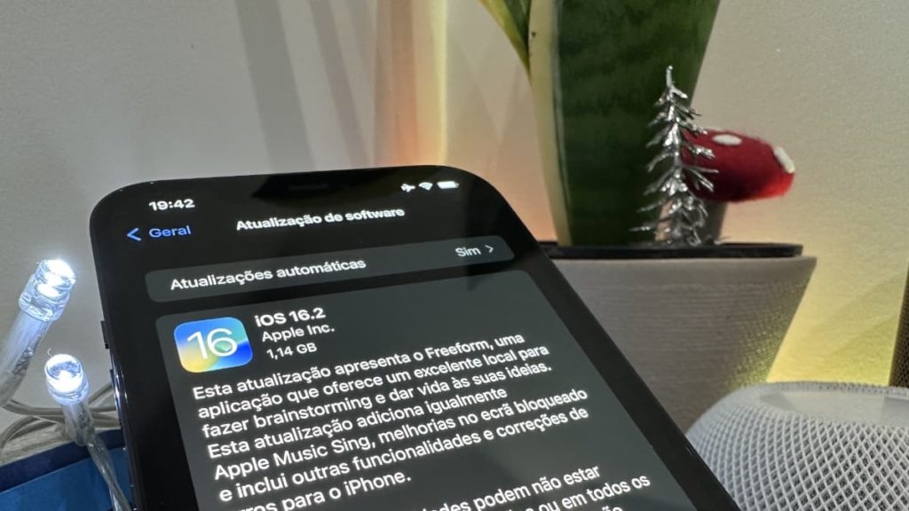 Apple lança iOS 16.2 para todos e traz muitas novidades