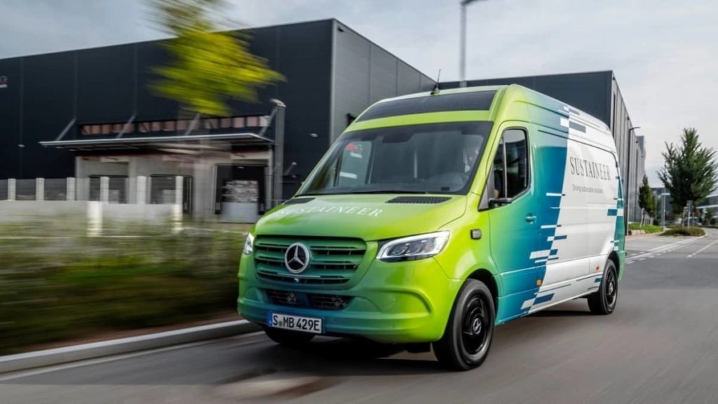 Elétrico da Mercedes que limpa o ar e retém as partículas dos pneus concluiu primeiro teste