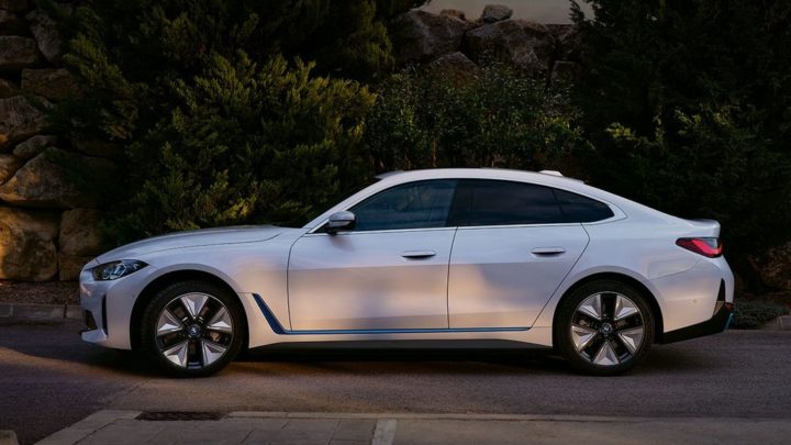BMW faz recall de mais de 14.000 carros elétricos por perda de energia e risco de colisão